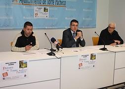 El alcalde, en el centro, durante la presentación de las rutas.:: Ayto. Torre Pacheco/