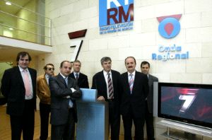 EQUIPO. Adolfo Fernández, José Ángel Rodero, Adolfo Lefort, Diego Carvajal, Ángel Quintanilla, Juan Máiquez y Diego Lorenzo, en marzo del año pasado, cuando se presentó la imagen de La 7. / JUAN LEAL/