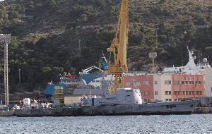 EN REPARACIÓN. La patrullera El Harty ayer en los astilleros de Navantia Cartagena. / J. M. RODRÍGUEZ / AGM/