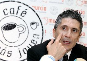 TERTULIA. Grande-Marlaska, ayer en Murcia. / V. VICENS / AGM/