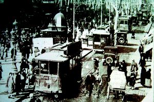 EL BULLICIO. Vista de Las Ramblas en la época en que transcurre la novela./