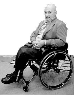 «El trato que se nos da en las páginas de sucesos es peyorativo»José Luis Fernández Iglesias. Periodista con discapacidad física