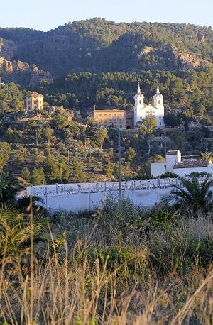 Aspecto que ofrece la falda del santuario de La Fuensanta, donde aún queda espacio verde. :: G. CARRIÓN/AGM/