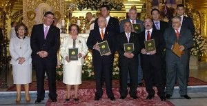 Recuerdo especial del Paso Blanco a los que dirigían el antiguo trono de la Virgen de la Amargura. ::
SONIA M LARIO / AGM/