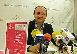El edil Ruiz Montalván presenta las jornadas. :: P. ALONSO / AGM/