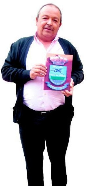 Juan Jiménez Tovar, con su nueva publicación. ::
M. HERRERO/