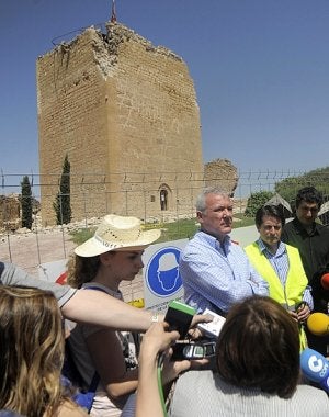 Ramón Luis Valcárcel, Francisco Jódar y Pedro Alberto Cruz, ayer, en la Torre del Espolón. ::
EDU BOTELLA/
