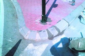 Un semáforo bien sujeto en Ronda Sur