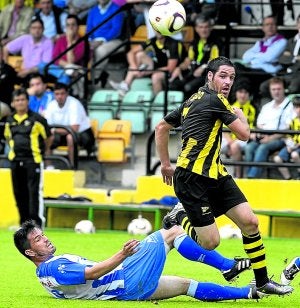 Una jugada del Portugalete-Águilas jugado ayer. ::
EL CORREO/