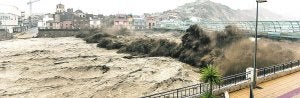 Así bajó la riada por la rambla de Nogalte, en Puerto Lumbreras, el viernes después de las lluvias. ::
LA VERDAD/