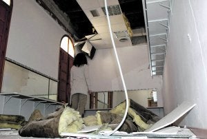 Los camerinos, una de las dependencias del Teatro Guerra más dañadas por los terremotos. :: S. M. L. / AGM/