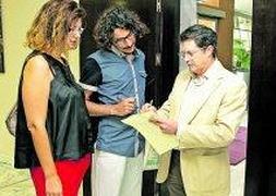 Jódar, con responsables de Turismo y 'Lorca, taller del tiempo'. :: SONIA M. LARIO / AGM/
