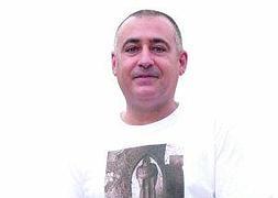 Francisco Rabadán, con su nuevo libro, 'Símbolos del pasado'. :: I. M./