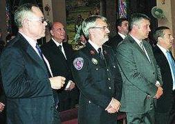 El juez de paz, el jefe de la Policía Local, el concejal Pérez Salmerón, el alcalde Mellado y el inspector jefe. :: LA VERDAD/
