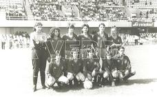 Alineación de la selección española absoluta femenina, entrenada por Ignacio Quereda, que jugó contra Italia en el Cartagonova el 21 de octubre de 1990 un partido de clasificación para la Eurocopa de 1991 que se disputó en Dinamarca./PAQUI FERNÁNDEZ / ARCHIVO LA VERDAD