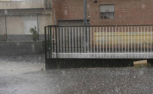 Una tormenta con granizo en Murcia, en una foto de archivo./Nacho García / AGM