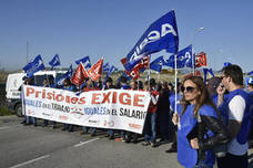 Una imagen de la protesta a las puertas de la prisión de Campos del Río./J. Carrión / AGM