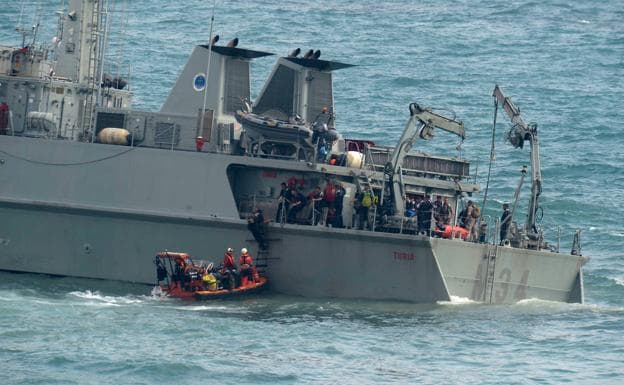 Accidente Avion La Manga Un Problema En El Dragaminas Turia Obliga A Evacuar El Barco En Plena Busqueda Del Avion Accidentado La Verdad