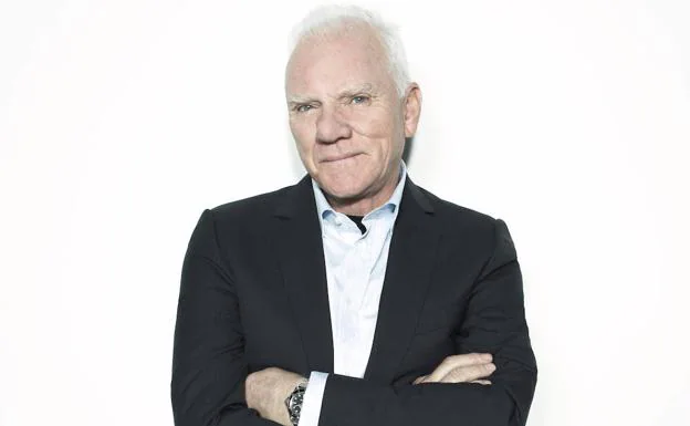 Malcolm McDowell has participated in almost 300 films and series. 