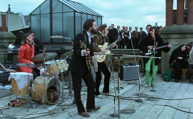 Image of the mythical concert on the roof of Savile Row.