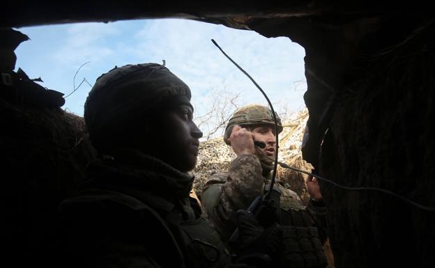 Ukrainian soldiers in a position close to the rebel Donetsk