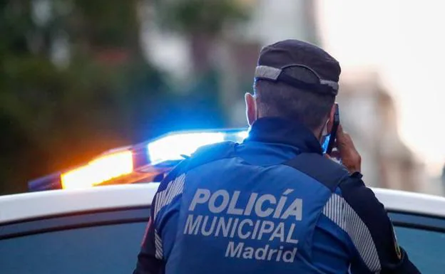 An agent of the Municipal Police of Madrid. 