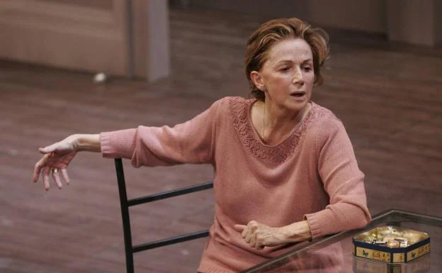 Carmen de la Maza, during a play.
