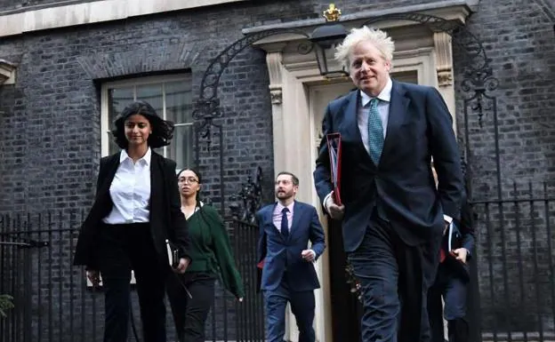 Munira Mirza, left, with Boris Johnson in Downing Street. 