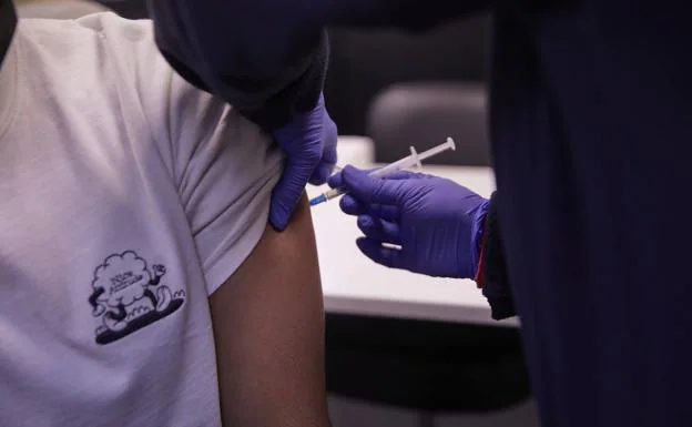 A young man is vaccinated in Madrid.