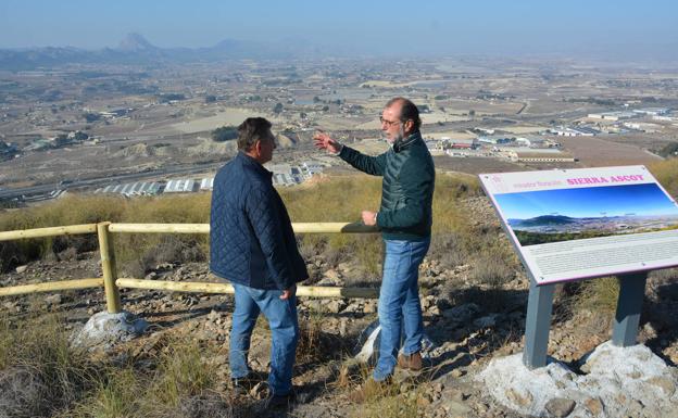 They inaugurate a new viewpoint in the Sierra de Ascoy.