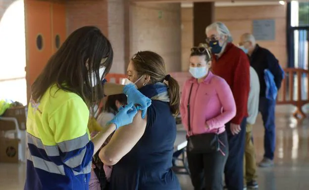 A health worker vaccinates a woman in Murcia, in a file image.
