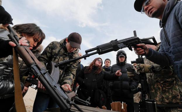 Military exercises for civilians in Kiev. 
