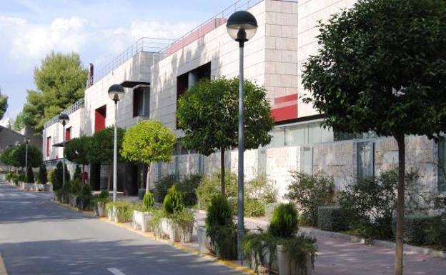 Facade of the Northwest Regional Hospital. 