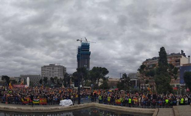 Thousands of people in the demonstration called by the Association Victims of Terrorism (AVT)