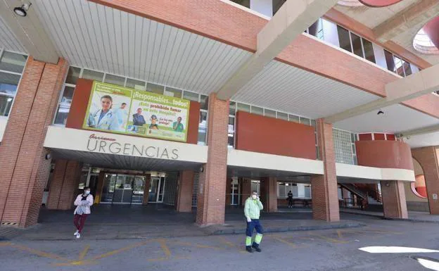 Entrance to the Emergency room of La Arrixaca, in a file photo.