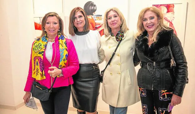 Paca Calvo, the painter Lola López, María José Mercader and Chenchi Plazas, during the opening of the exhibition in the Gigarpe room in Cartagena. 