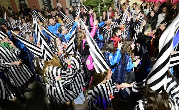 Members of the sardine groups during the parade of the Testament of the Sardine, this Friday. 
