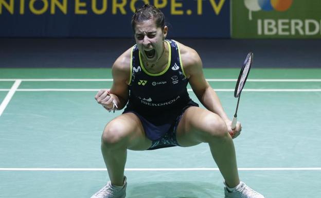 The Spanish Carolina Marín after conquering this Saturday in Madrid her sixth consecutive badminton European Championship.