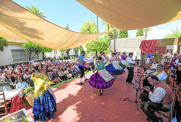 Performance by the Group of Choirs and Dances from the Museo de la Huerta, which enlivened the event. 
