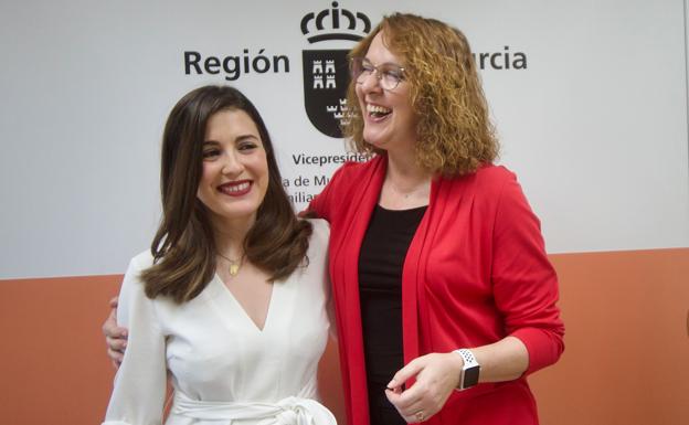 Lola Jiménez and Isabel Franco, yesterday, at the Ministry. 
