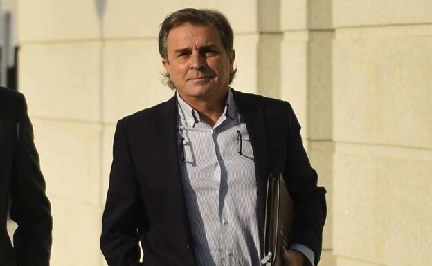 José Enrique Gil, upon his arrival at the Cieza courts, in October 2017. 