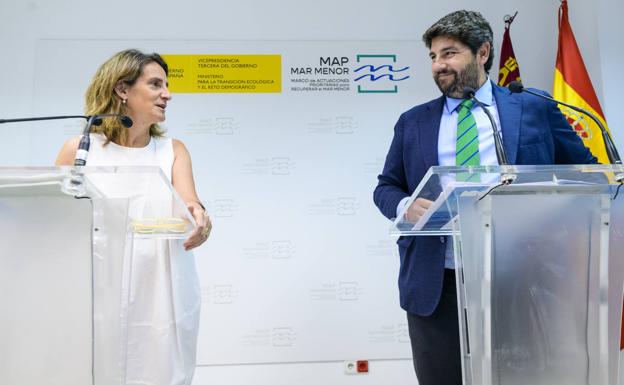 The vice president and minister Teresa Ribera and the president Fernando López Miras, yesterday at the Mar Menor Office.