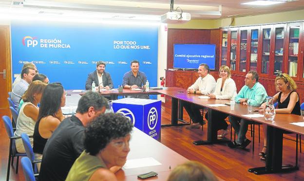 Fernando López Miras and José Miguel Luengo presided over the first meeting of the Executive Committee of the PP of the Region. 