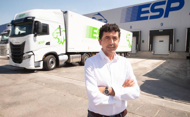 The president and co-founder of ESP Solutions, Pedro Campillo, in front of the company's cold storage facilities in Ceutí.