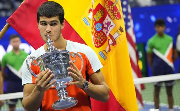 Carlos Alcaraz kisses the cup after winning the US Open