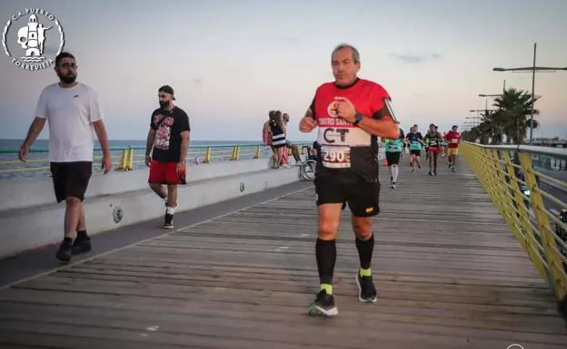 Juan Miguel Urán Angosto, running in the Torrevieja popular race moments before suffering a heart attack.