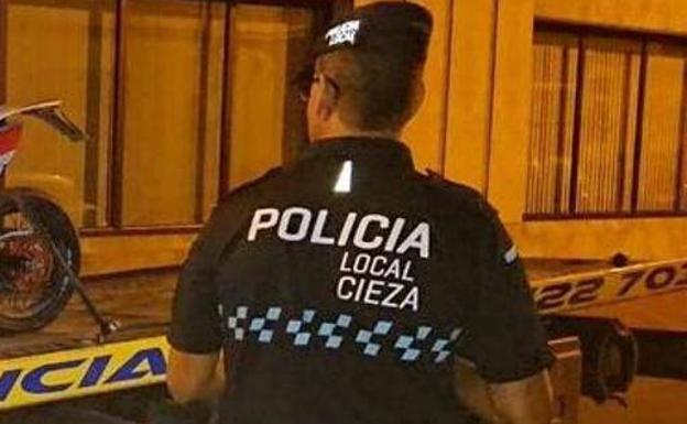 An agent of the Cieza Local Police, in a file image.