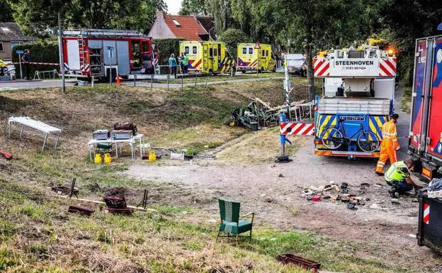 Image of the area where the truck hit the group of people in Nieuw-Beijerland.