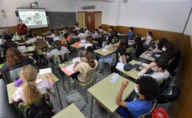 Secondary students from an institute in Murcia, in a file image.