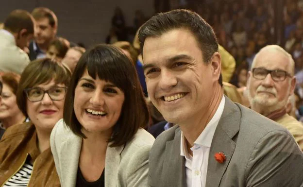 María González Veracruz and Pedro Sánchez, in an electoral act held in Murcia in December 2015. 